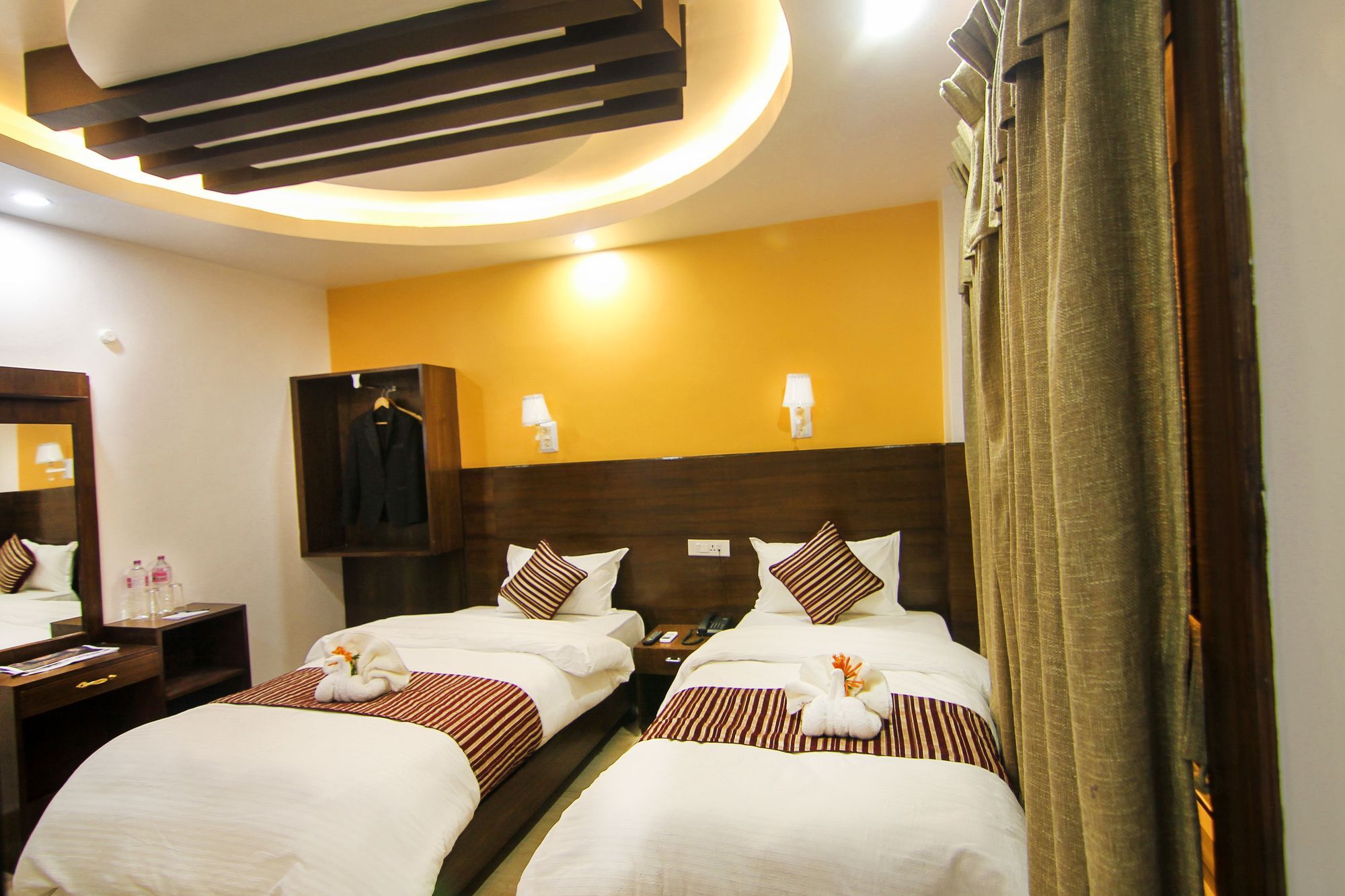 Hotel Lakeside Pokhara Buitenkant foto