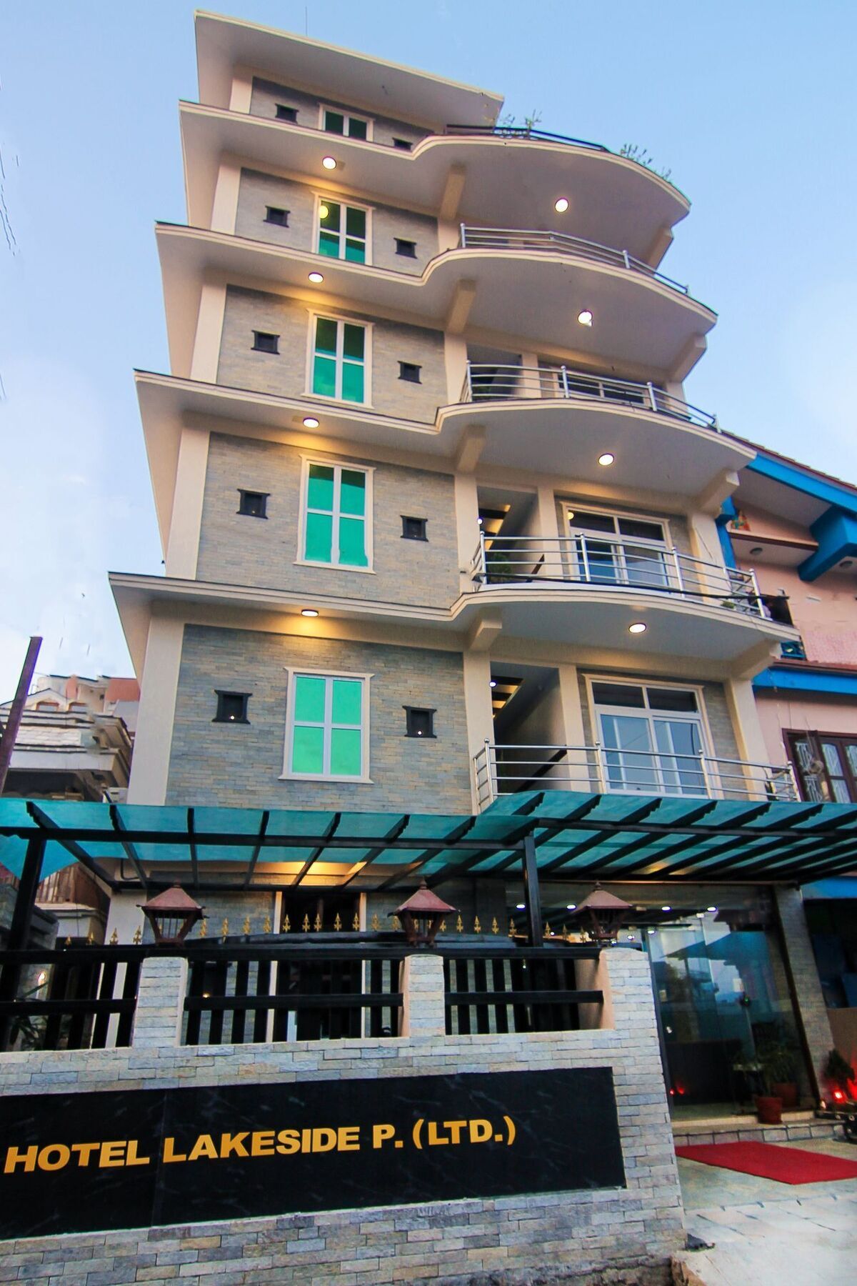 Hotel Lakeside Pokhara Buitenkant foto