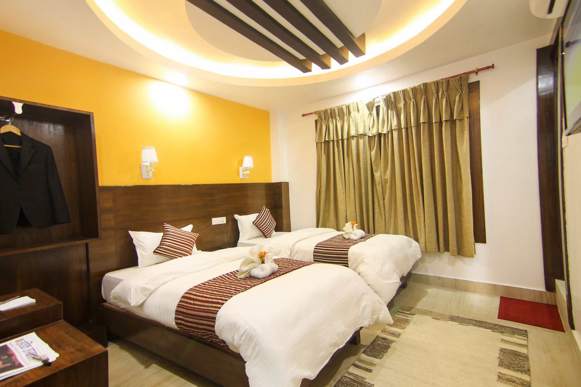 Hotel Lakeside Pokhara Buitenkant foto