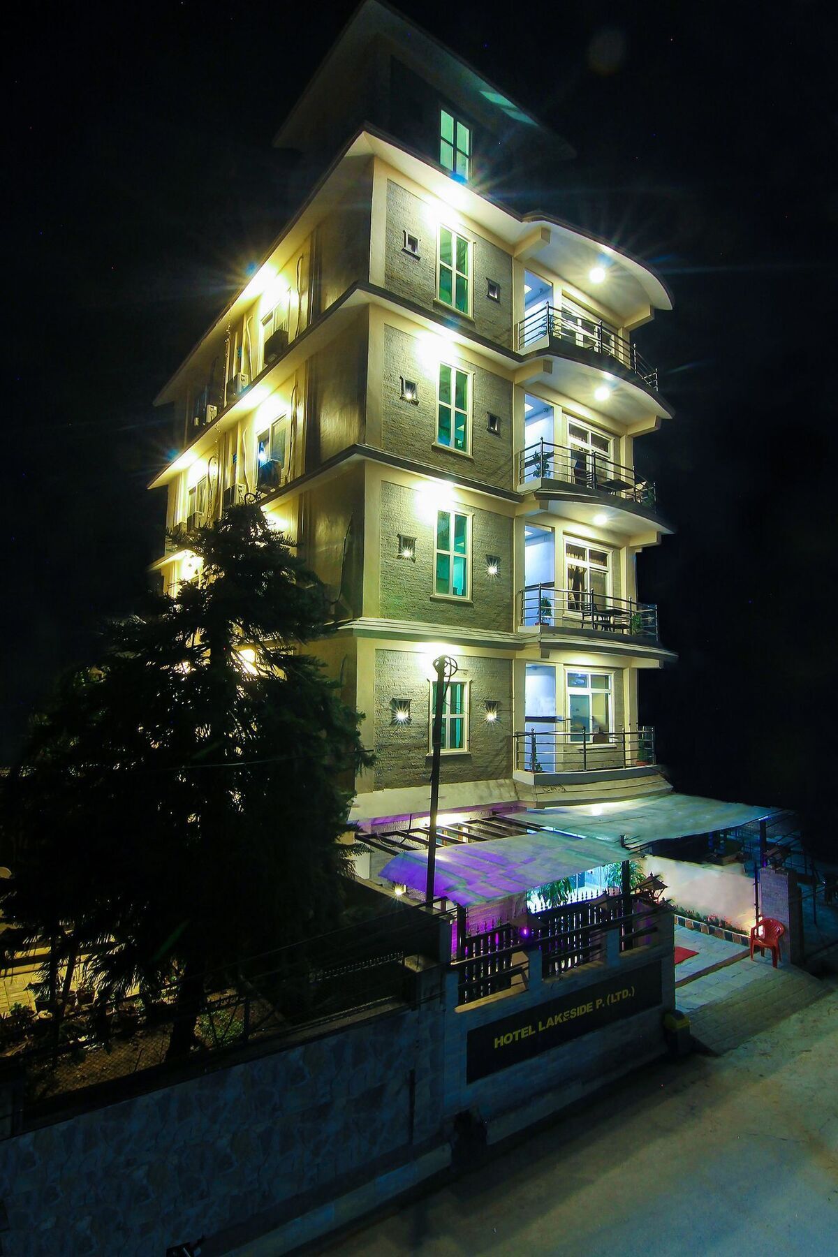 Hotel Lakeside Pokhara Buitenkant foto