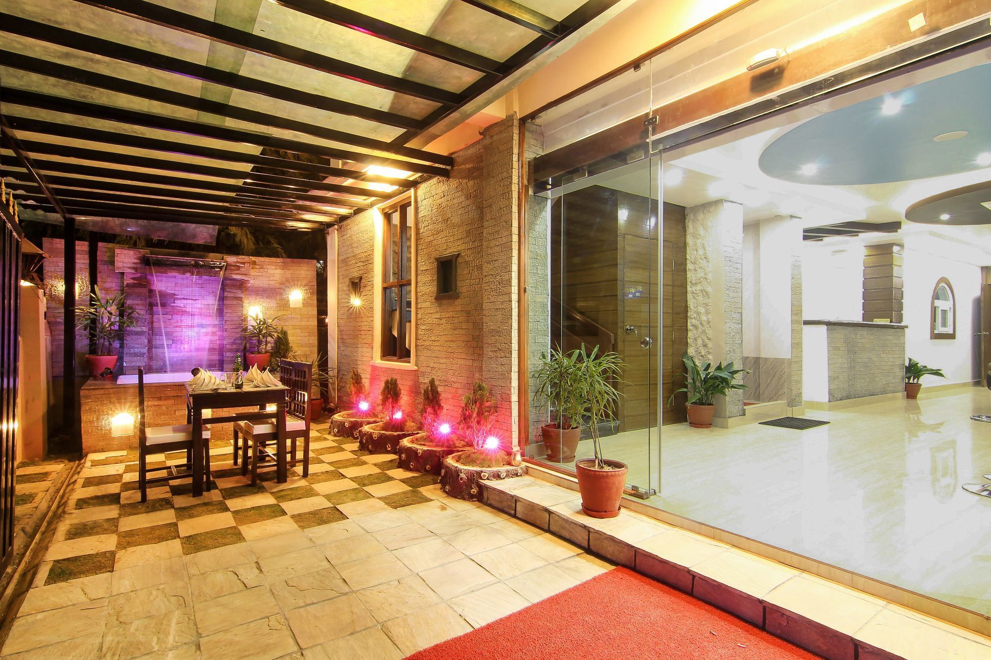 Hotel Lakeside Pokhara Buitenkant foto